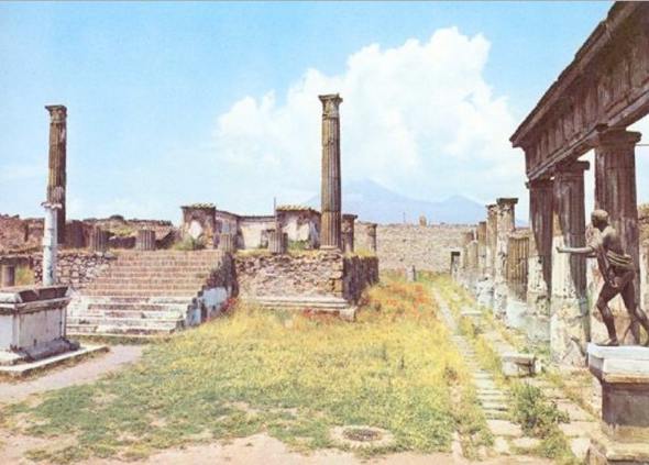 Pompeii Temple before Berlusconi restoration 