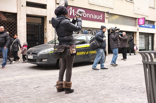 A Journalist Films the Tax Cops in Via Paolo Sarpi, Milan