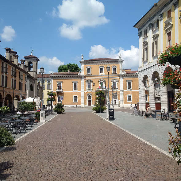 Brescia's Piazza del Mercato